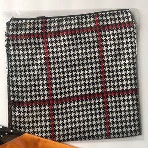 Houndstooth fashion scarf